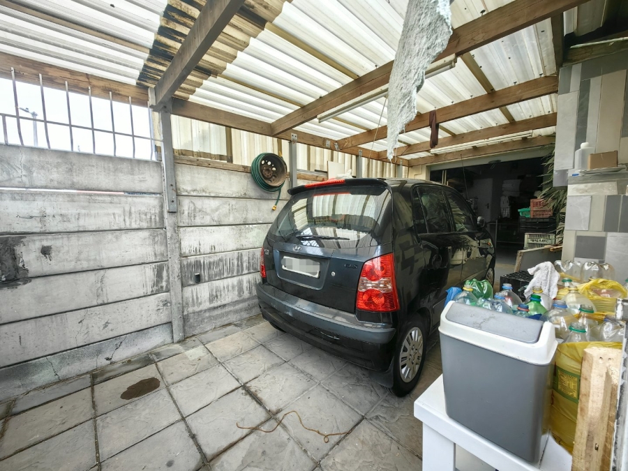 To Let 2 Bedroom Property for Rent in Lavender Hill Western Cape